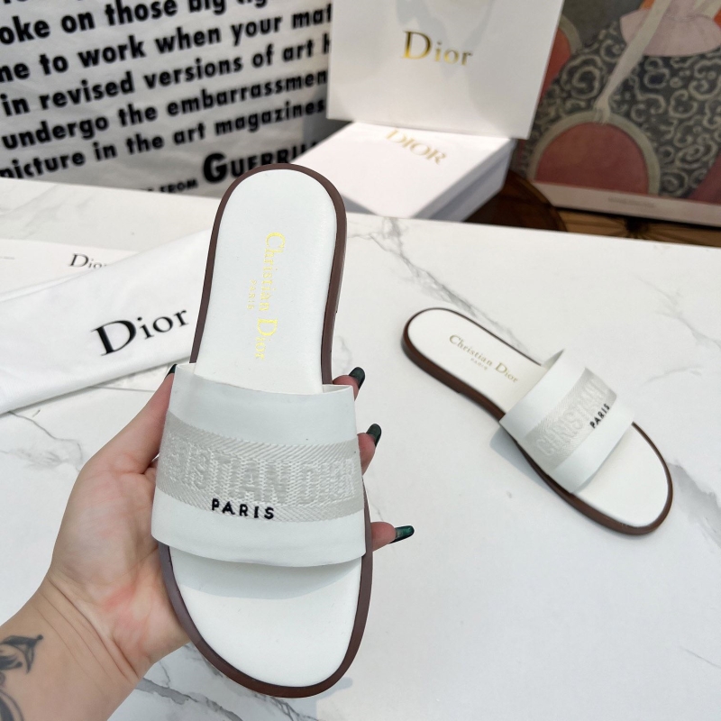 ch**an D*or slippers